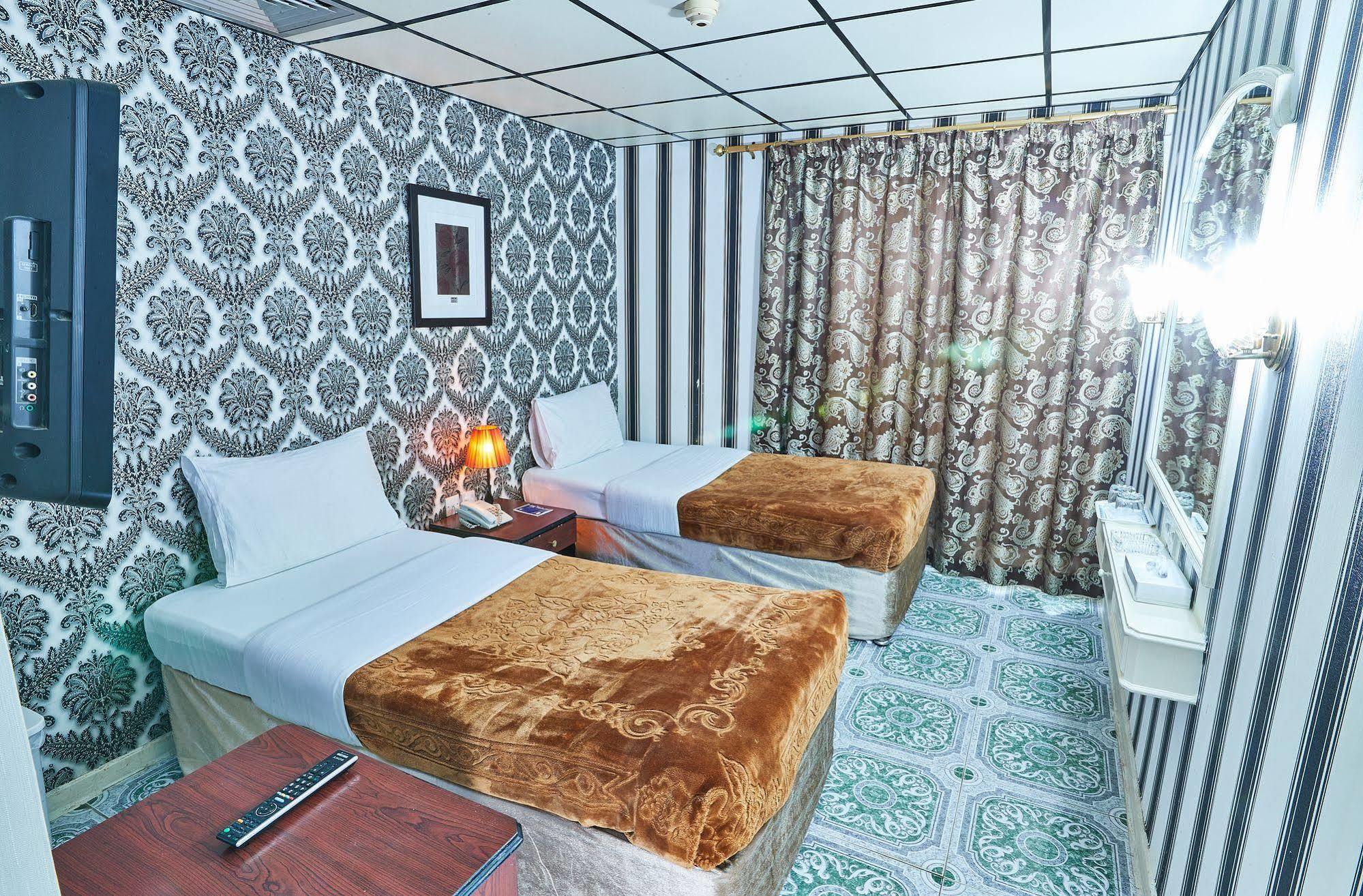 West Hotel Dubai Bagian luar foto