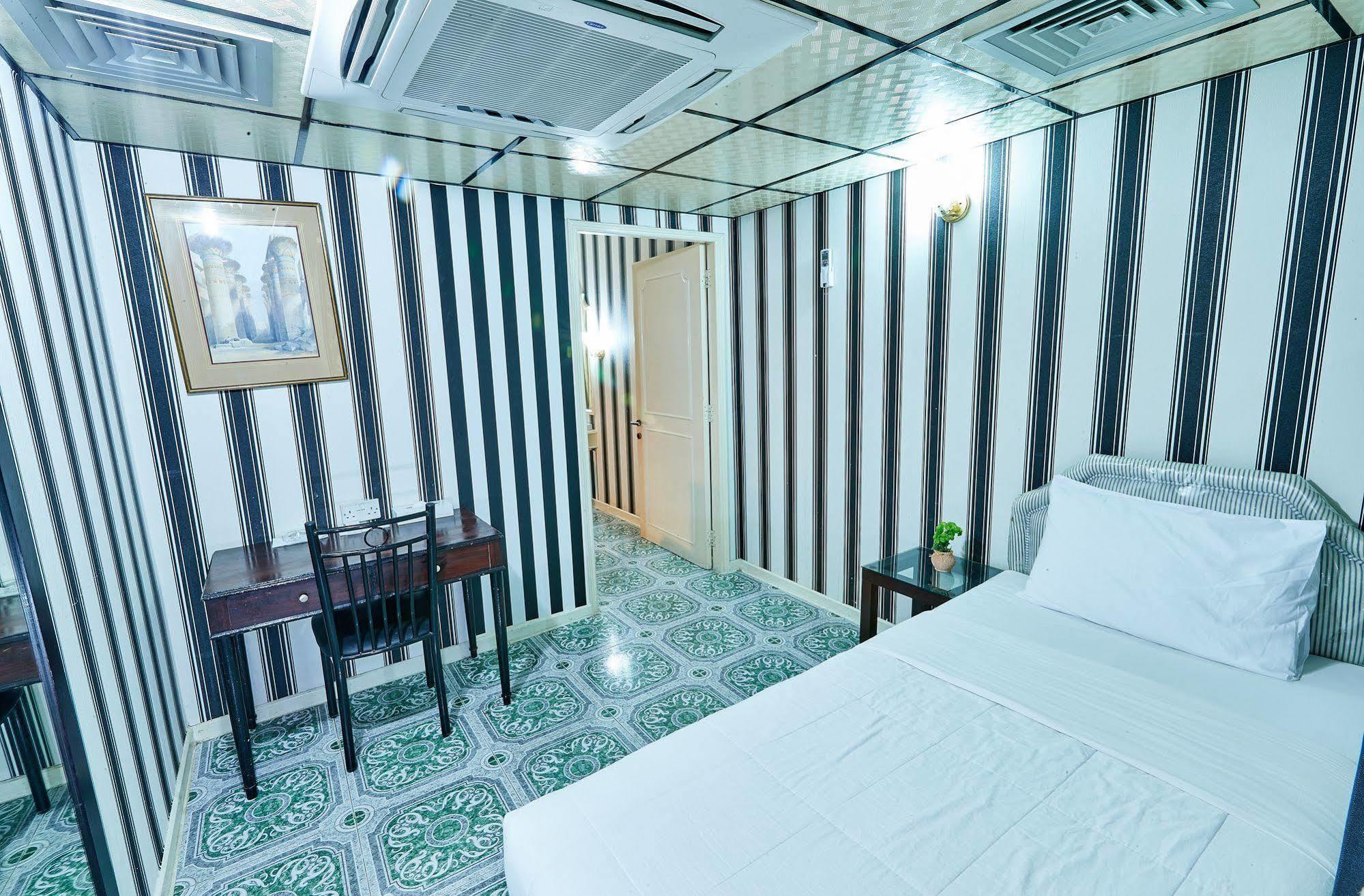 West Hotel Dubai Bagian luar foto